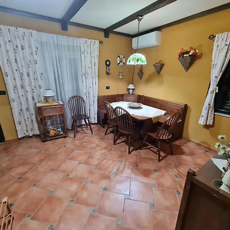 Villa 23 Qerret Golem (Tirana)